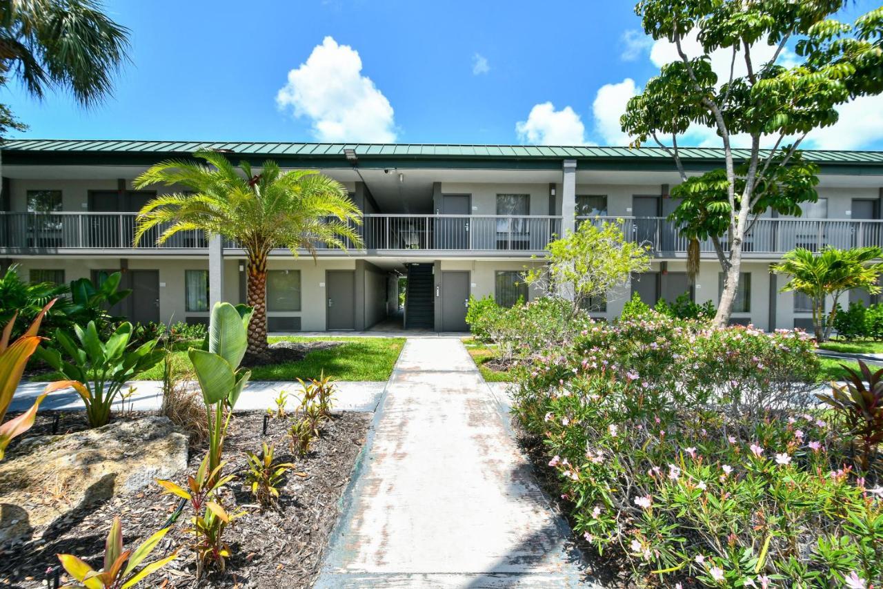 Sarasota Cay Club #612 - Heated Pool, Bunk Beds, Huge Tv, Tiki Bar, More! South Bradenton Eksteriør billede